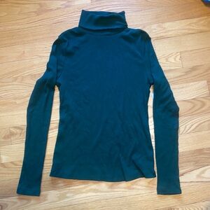 Green long sleeve turtleneck